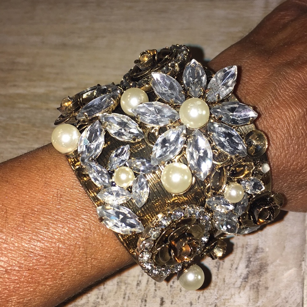 Beautifully detailed bracelet cuff